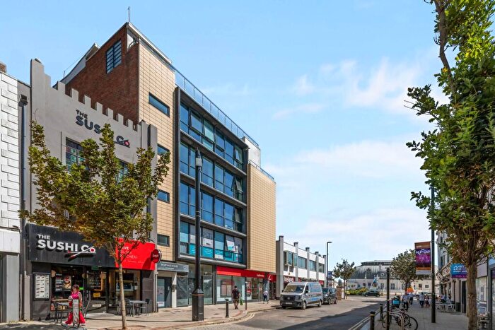 2 Bedroom Flat For Sale In Worthing House, - South Street, BN11