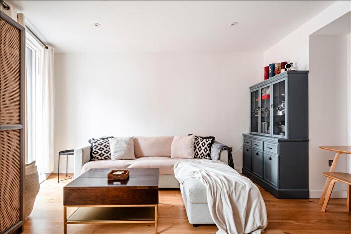 1 Bedroom Apartment For Sale In Islington Square, Angel, N1