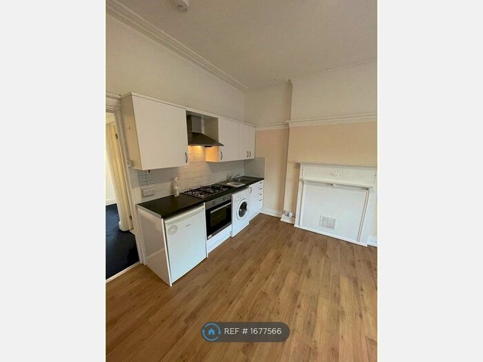 1 Bedroom Flat To Rent In Woodside Road, Sutton, SM1