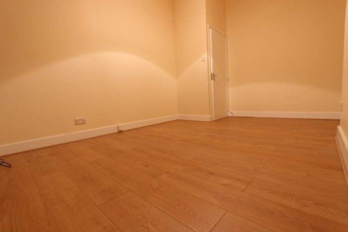 2 Bedroom Flat To Rent In North End Road, London, W14
