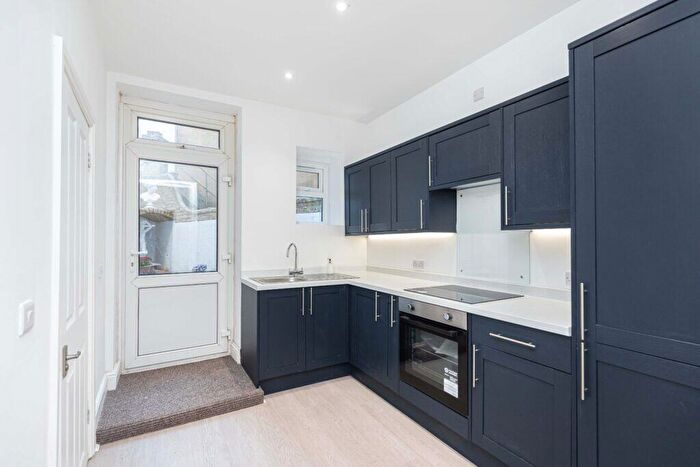 2 Bedroom Flat To Rent In Commercial Road, Bournemouth, (near Durley Road & Top Of Poole Hill), BH2