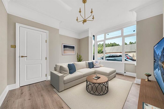3 Bedroom Property For Sale In Kings Road West, Swanage, BH19 - Photo 3