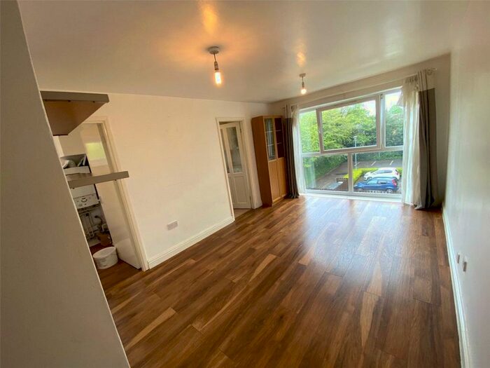 1 Bedroom Apartment To Rent In Thornlea Court, - Wardle Road, Sale, Cheshire, M33