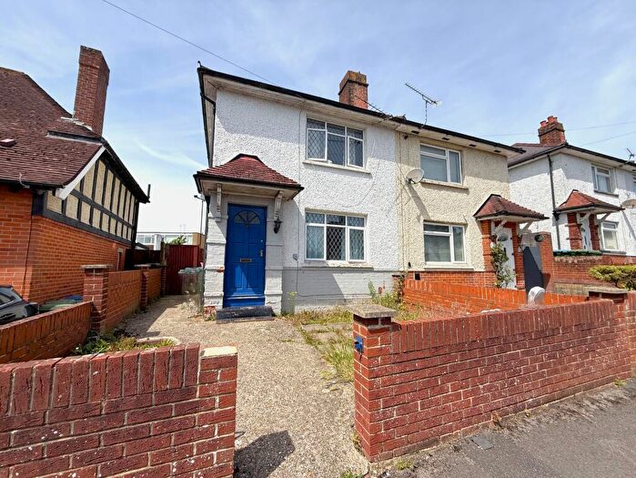 3 Bedroom Semi-Detached House For Sale In Rowan Close, Coxford, Southampton, SO16