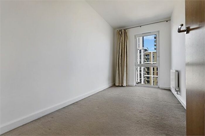 2 Bedroom Flat To Rent In Barge Walk, London, SE10