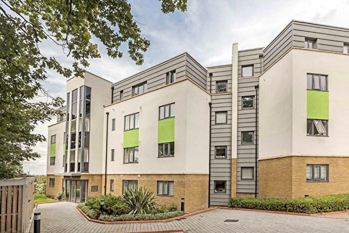 2 Bedroom Flat To Rent In Hythe Road, Surbiton, KT6