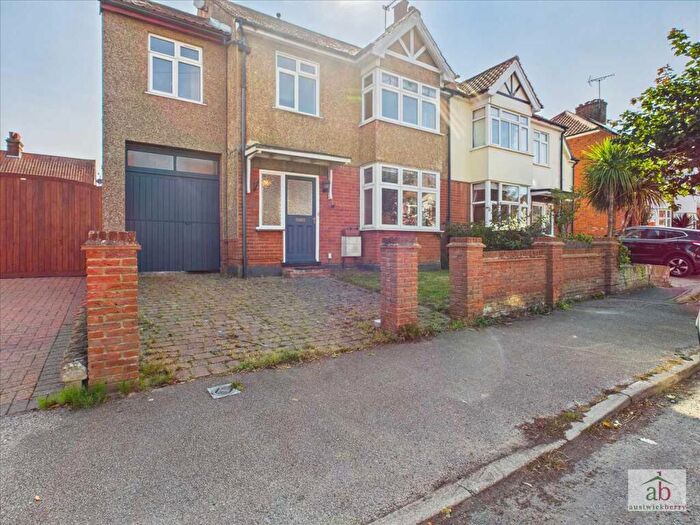 3 Bedroom End Of Terrace House To Rent In Cowley Road, Felixstowe, IP11