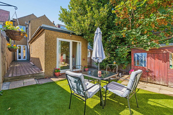 2 Bedroom Maisonette For Sale In Westbury Road, Croydon, CR0