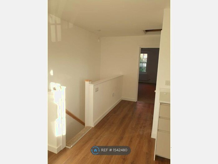 2 Bedroom Flat To Rent In Long Street, Wotton-Under-Edge, GL12