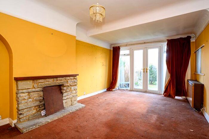 3 Bedroom Detached House For Sale In Wolsey Drive, Walton-On-Thames, KT12