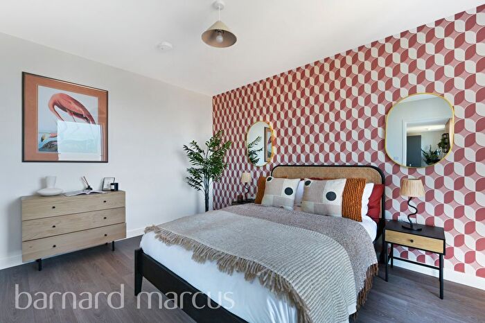 1 Bedroom Flat To Rent In New Road, Feltham, TW14