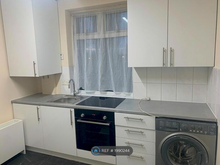 Studio To Rent In Kent Road, Dagenham, RM10