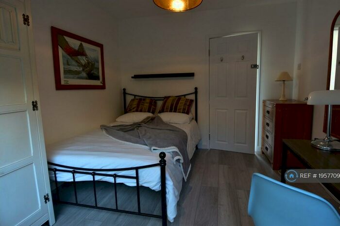 6 Bedroom Semi-Detached House To Rent In Georgian View, Bath, BA2