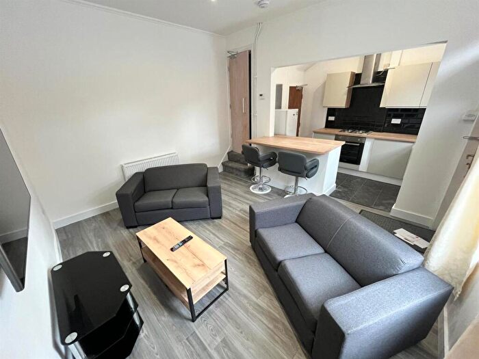 2 Bedroom Terraced House To Rent In Meadow View, Hyde Park, Leeds, LS6