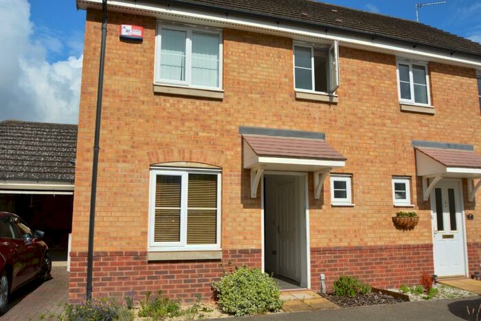 3 Bedroom Semi-Detached House To Rent In Robin Close, Queens Hill, Costessey, NR8