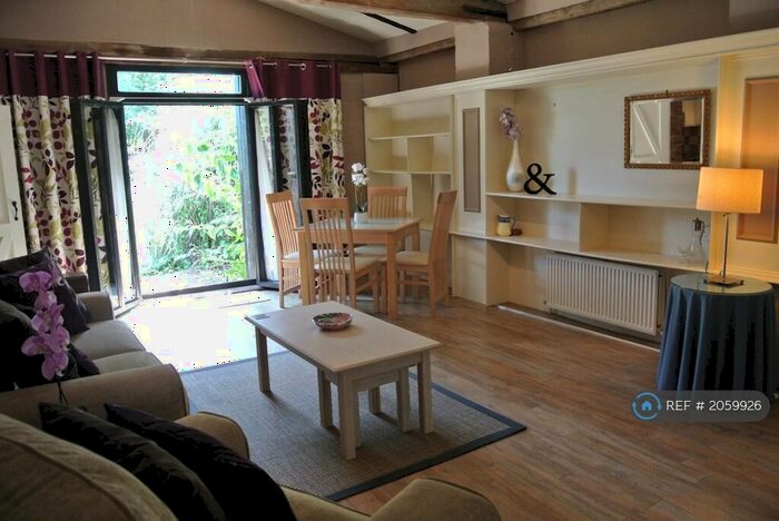 Studio To Rent In Frith Farm House, Faversham, ME13