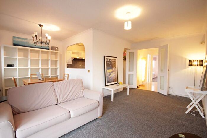 1 Bedroom Apartment To Rent In Whiteadder Way, Clippers Quay, Canary Wharf, E14