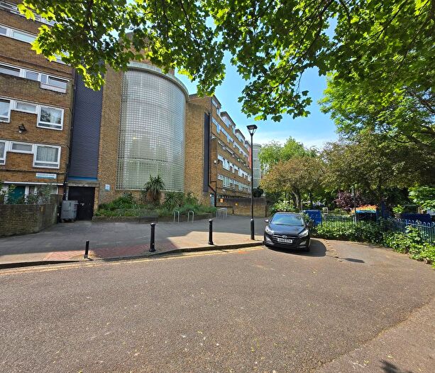 3 Bedroom Flat For Sale In Flat, Cam Court, Bibury Close, London, SE15