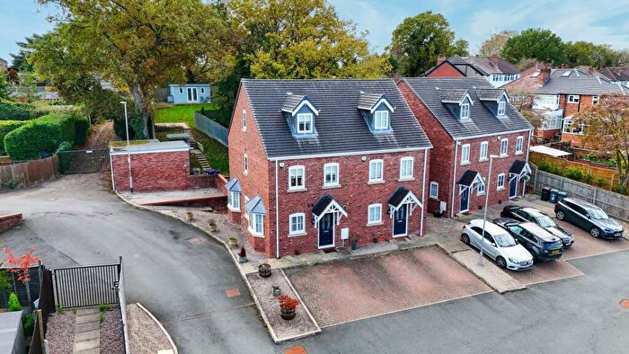 3 Bedroom Semi Detached House For Sale In Willoughby Gardens, Birmingham, B38