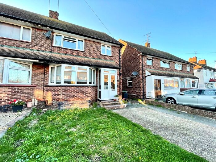3 Bedroom Semi-Detached House To Rent In Richmond Drive, Westcliff-On-Sea, SS0
