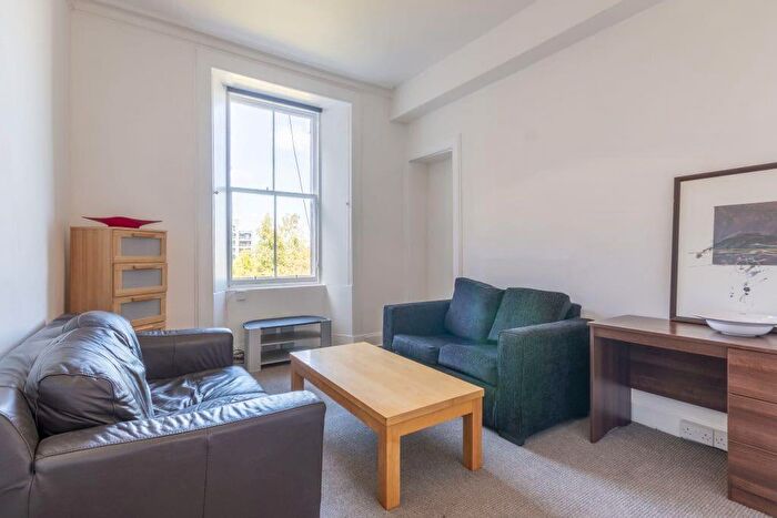 4 Bedroom Flat To Rent In L Earlston Place, Edinburgh, EH7