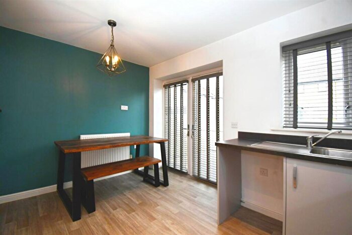 2 Bedroom Semi-Detached House For Sale In Middlesex Road, Hull, HU8