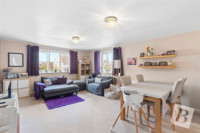 2 Bedroom Flat For Sale In Pemberley Apartments, Gillian Crescent, Gidea Park, RM2