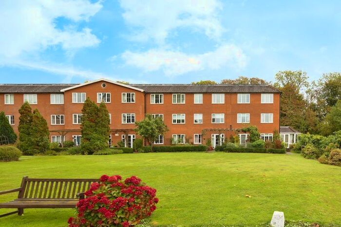2 Bedroom Flat For Sale In Chapel Road, Hothfield, Ashford, TN25