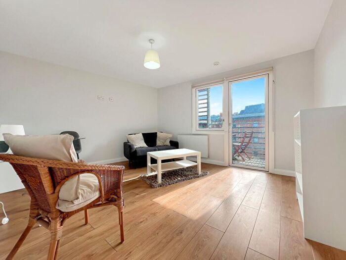 2 Bedroom Apartment To Rent In North Crescent, North Street, Leeds, LS2