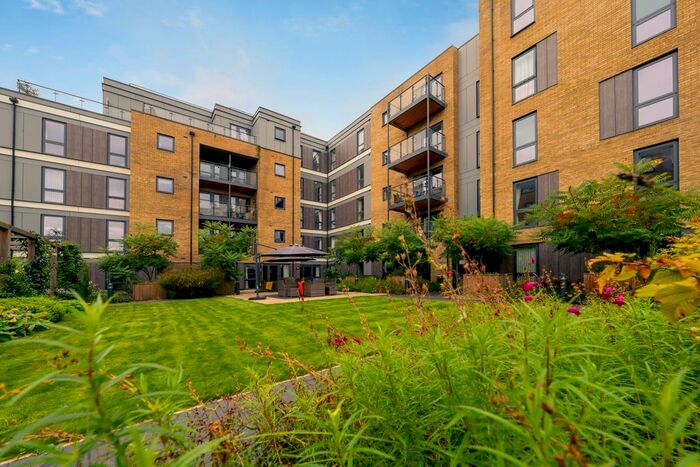 1 Bedroom Flat To Rent In Pegs Lane, Hertford, SG13