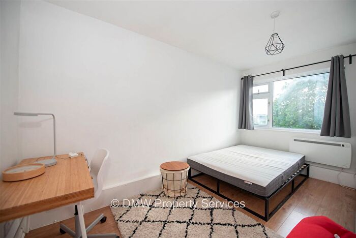 3 Bedroom Flat To Rent In Malcolm Close, Mapperley Park, Nottingham, NG3