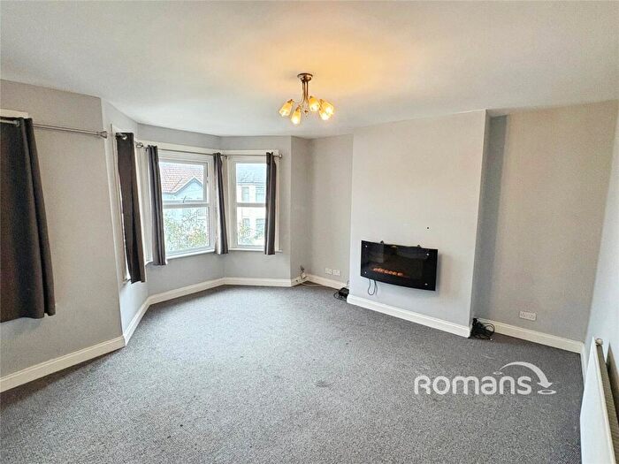 3 Bedroom Flat To Rent In York Road, Aldershot, Hampshire, GU11