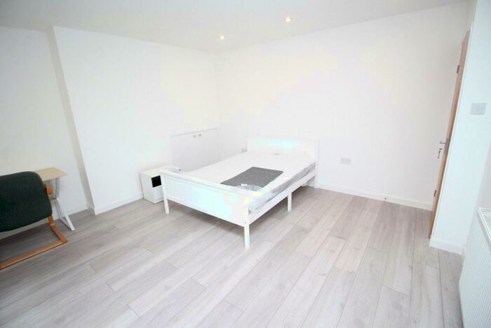 4 Bedroom House To Rent In Charles Street, Portsmouth, Hampshire, PO1