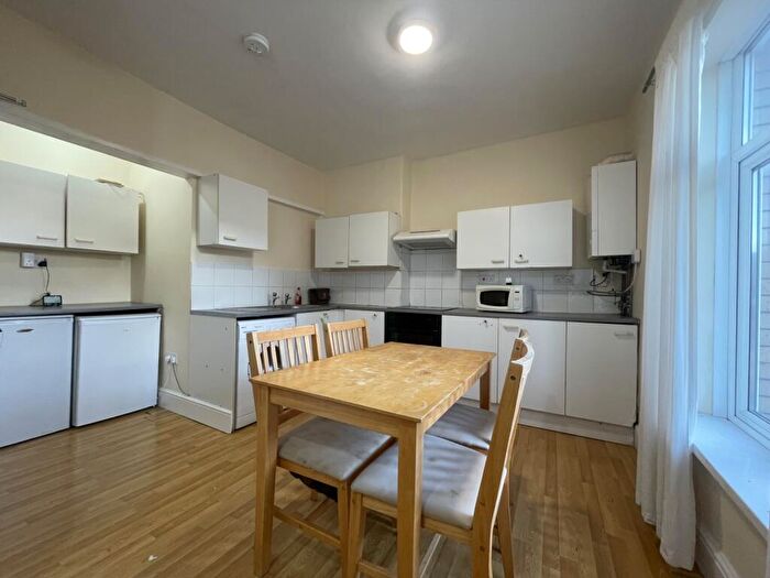 2 Bedroom Flat To Rent In Rhymney Terrace, Cathays, CF24