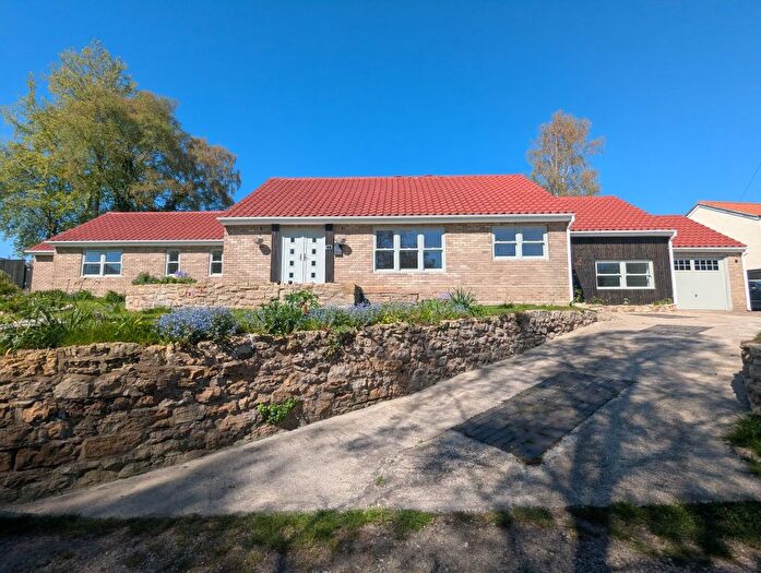 4 Bedroom Bungalow To Rent In Monks End, Newton Aycliffe, DL5