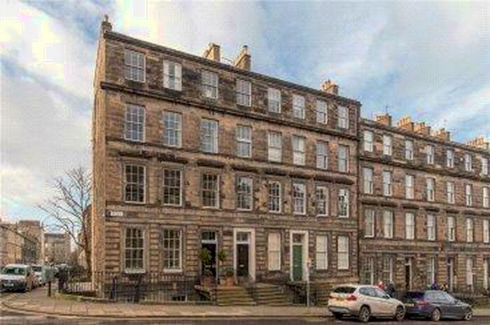 3 Bedroom Flat To Rent In Dundas Street, Edinburgh, Midlothian, EH3