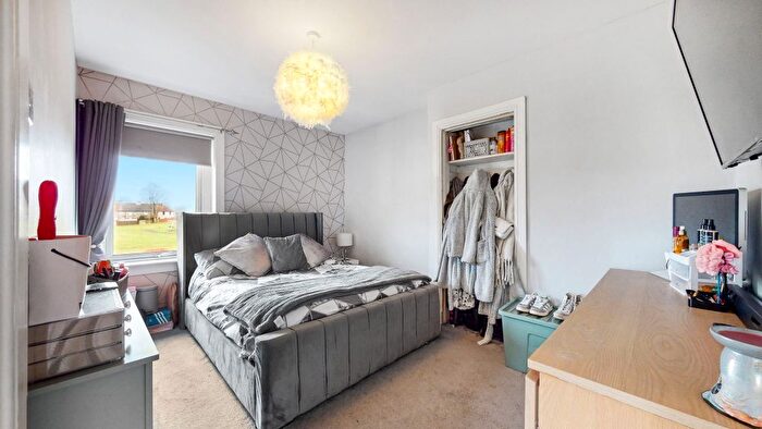 3 Bedroom End Of Terrace House For Sale In Carnock Crescent, Glasgow, G78