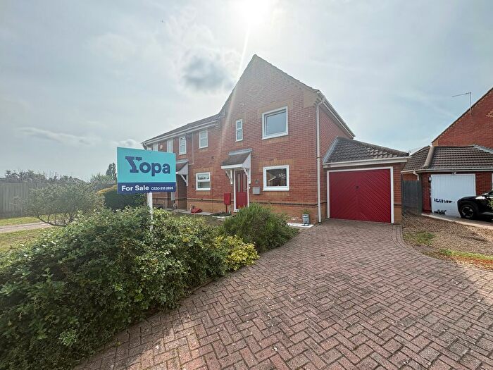 3 Bedroom Terraced House For Sale In Turnstone Way, Peterborough, PE2