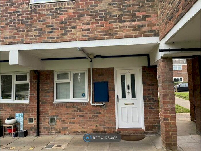 2 Bedroom Maisonette To Rent In Tarling Road, London, N2