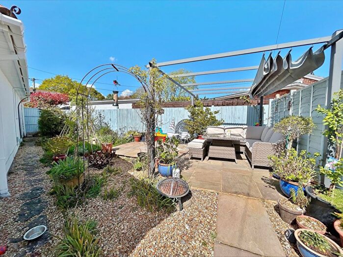 2 Bedroom Detached Bungalow For Sale In Mays Lane, Stubbington, Fareham, PO14