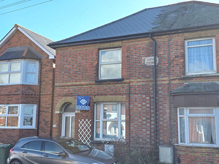 2 Bedroom Semi-Detached House To Rent In Fairlee Road, Newport, PO30