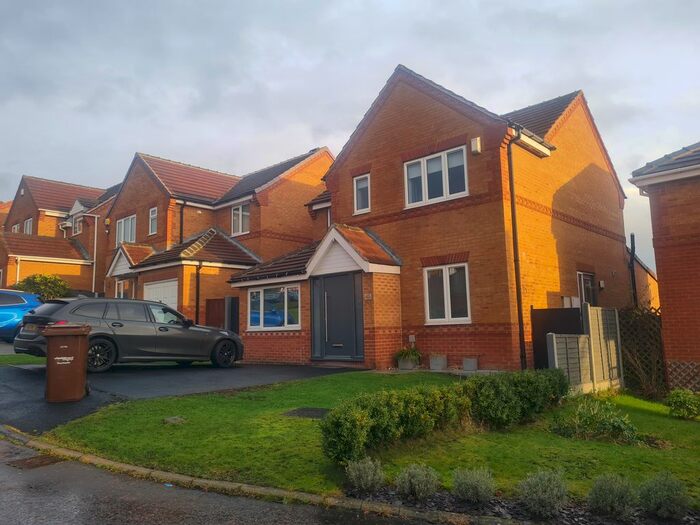 5 Bedroom Semi-Detached House To Rent In Gentian Court, Alverthorpe, Wakefield, WF2