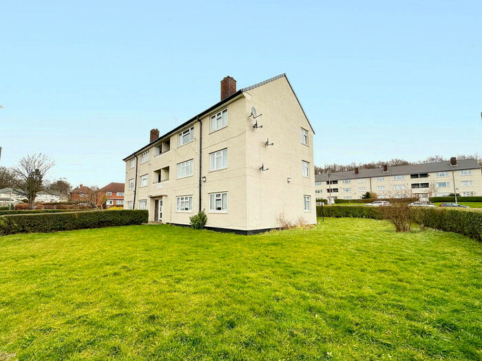 3 Bedroom Flat To Rent In Deanswood View, Moortown, Leeds, West Yorkshire., LS17