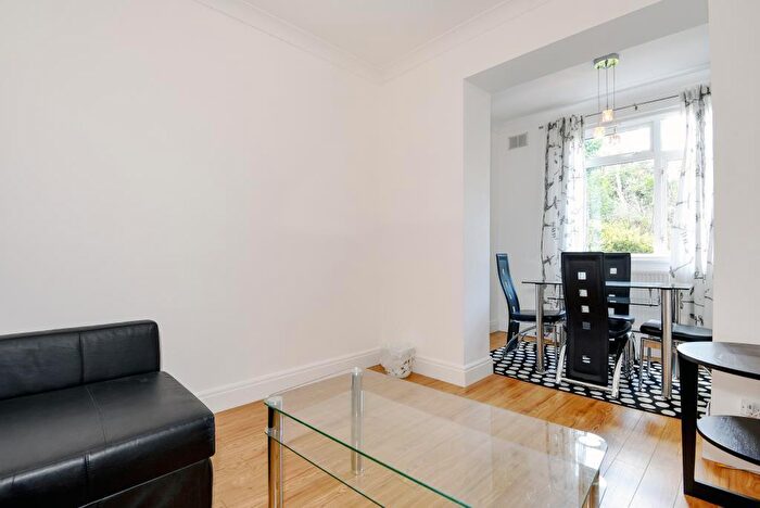 1 Bedroom Apartment To Rent In Frognal, Hampstead, NW3