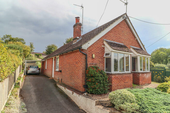 3 Bedroom Bungalow For Sale In Chilbolton, Stockbridge, Hampshire, SO20