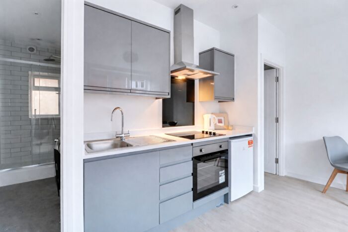 1 Bedroom Flat To Rent In Cliff Road, Nottingham, Nottinghamshire, NG1