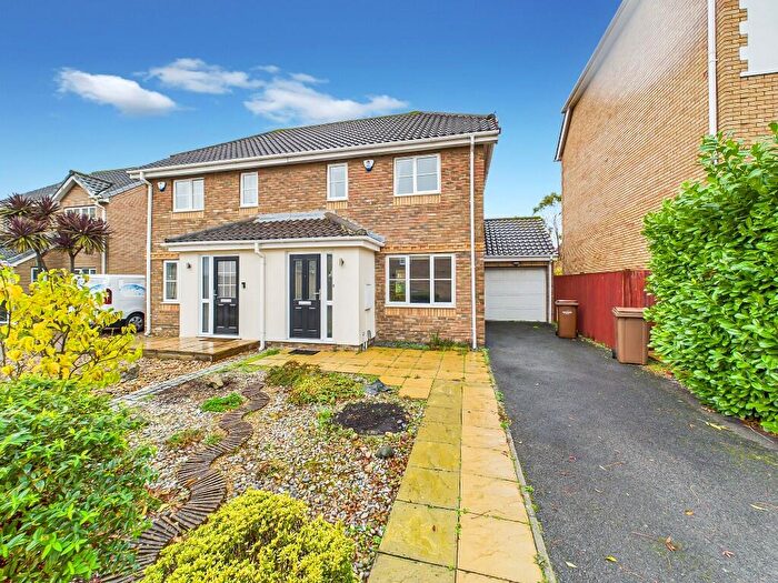 3 Bedroom Semi Detached House For Sale In Dewberry Close, Chatham, Kent, ME4