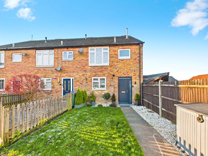 3 Bedroom End Of Terrace House For Sale In Serrin Way, Horsham, West Sussex, RH12