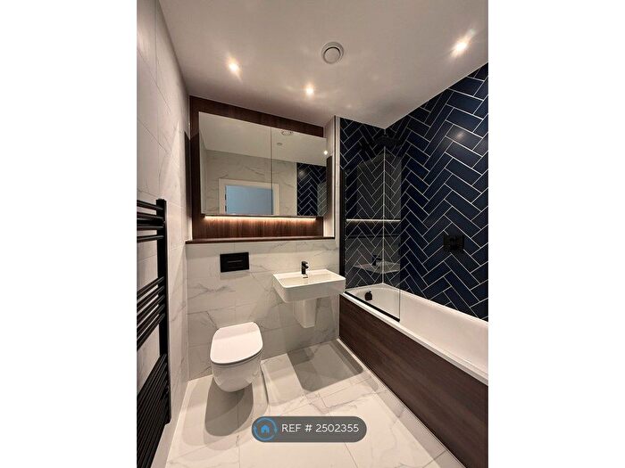 2 Bedroom Flat To Rent In Bankside Boulevard, Salford, M3