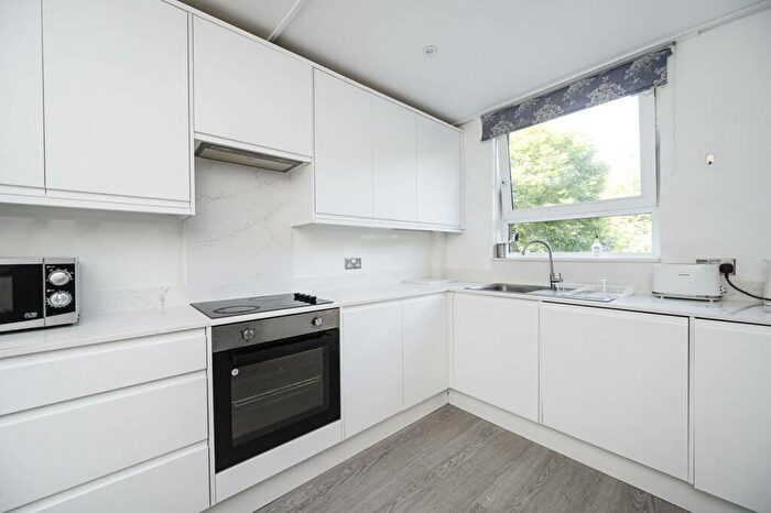 3 Bedroom Flat To Rent In Manningford Close, Clerkenwell, London, EC1V